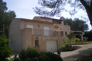 ROQUEBRUNE SUR ARGENS VILLA COSSUE 170M² SUR 2846M² JARDIN AVEC PISCINE