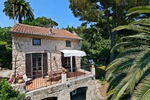 CHARMANTE MAISON  EN PIERRE RENOVEE AVEC GOÛT - TERRASSES - BEAU JARDIN