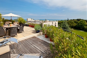 Villa sur le toit sur 2 niveaux, avec grandes terrasses vue mer et vue montagne