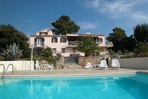 Grande villa avec vue imprenable sur terrain de 4030m² 