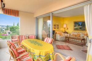 4 PIECES EN DERNIER ETAGE RESIDENCE AVEC PISCINE. VUE MER. GARAGE. PARKING