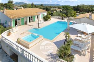 ROQUEBRUNE SUR ARGENS  RESIDENTIEL  BELLE VILLA 275m² SUR 2850M² JARDIN -PISCINE